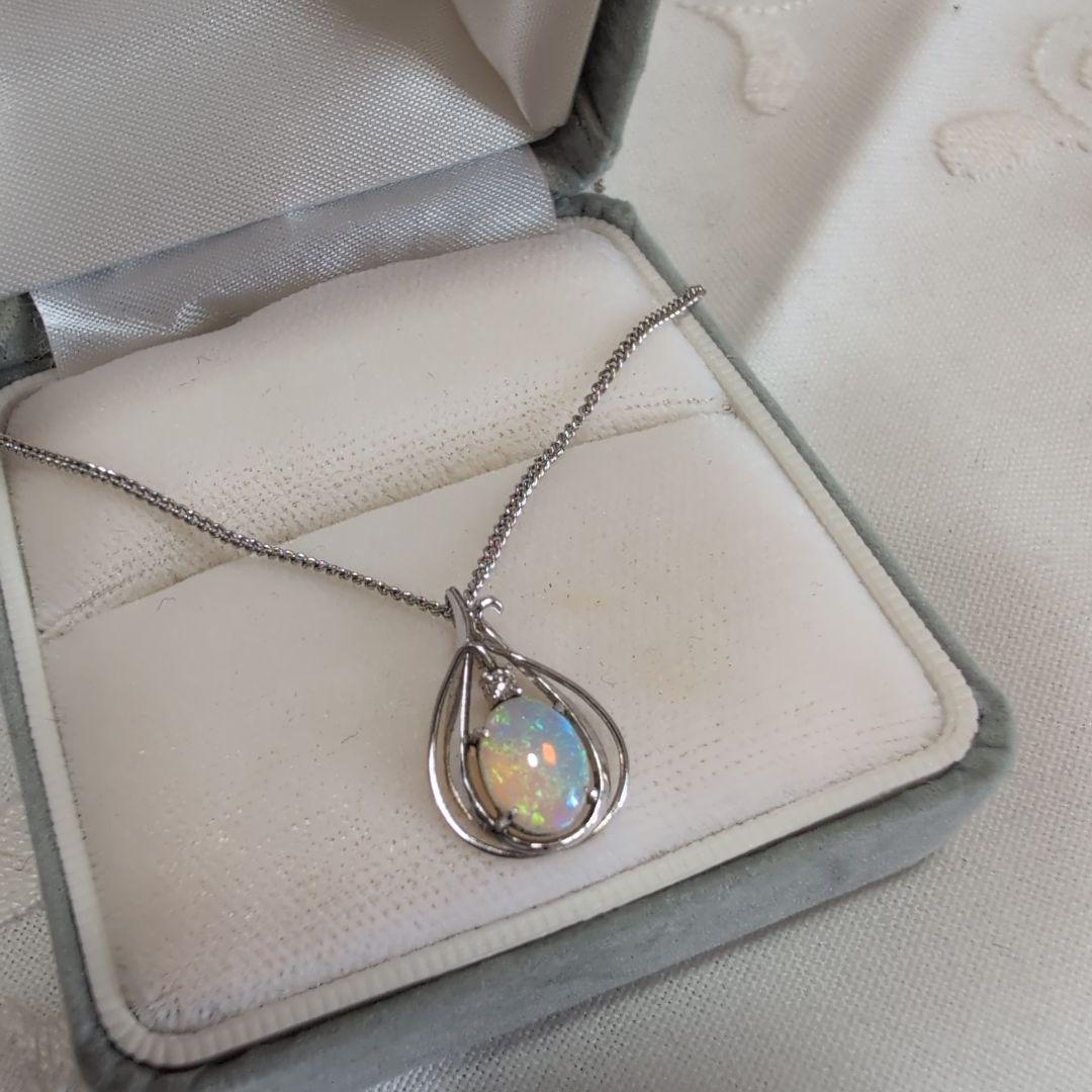 オパール ドロップ型ネックレス　プラチナ刻印有り　アンティーク　昭和レトロ
