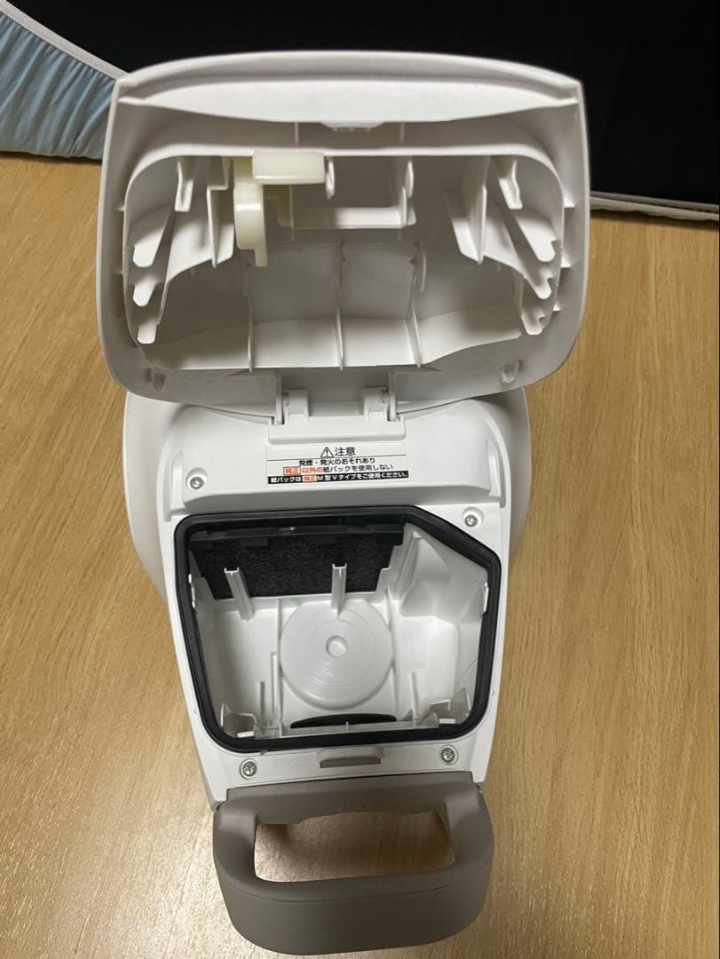 ほぼ未使用　Panasonic 掃除機 MC-PJ230E4 2024年製