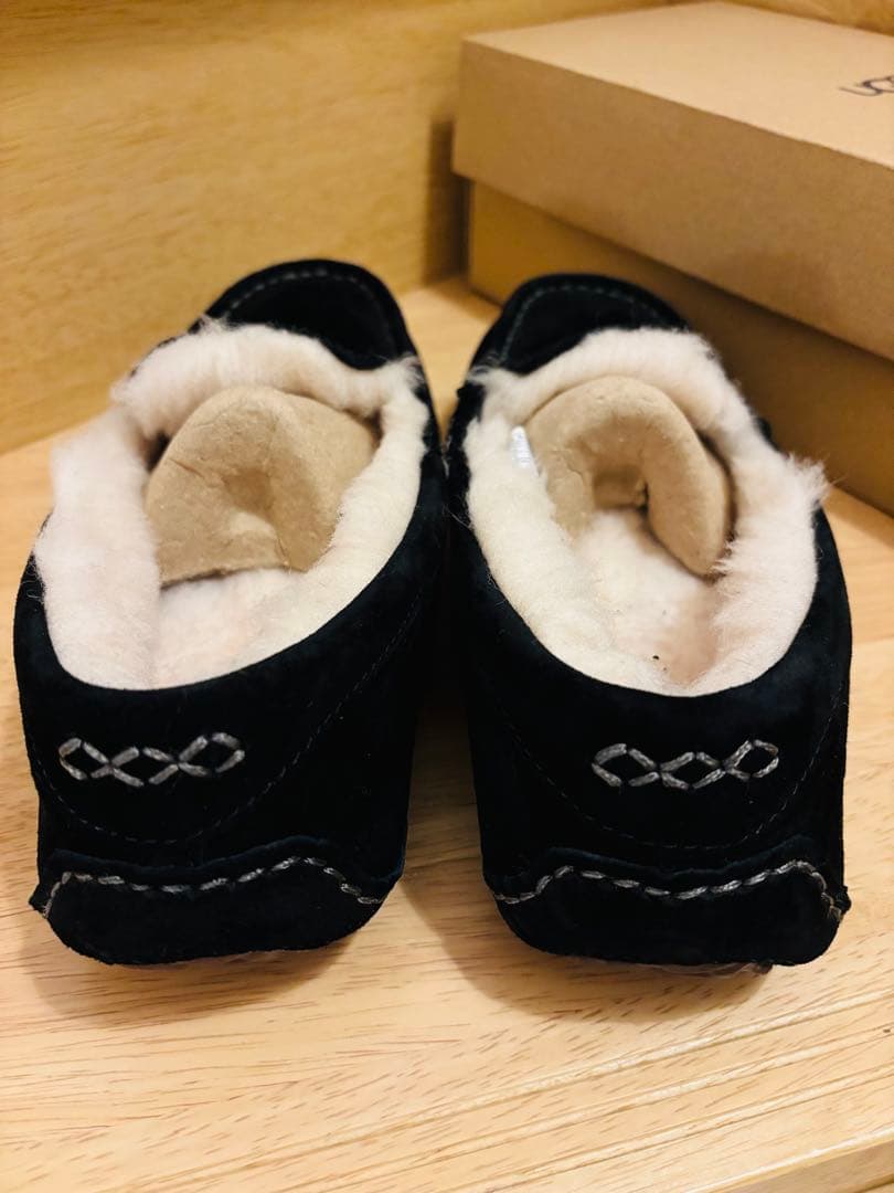 美品 UGG モカシン アンスレー 24cm ボアシューズ セール中