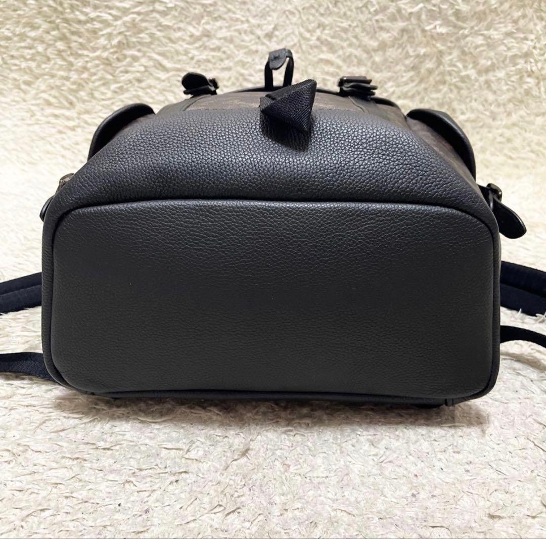 【美品/A4可】COACH 巾着　リュック　レザー　PVC　黒　馬車柄　ロゴ金具