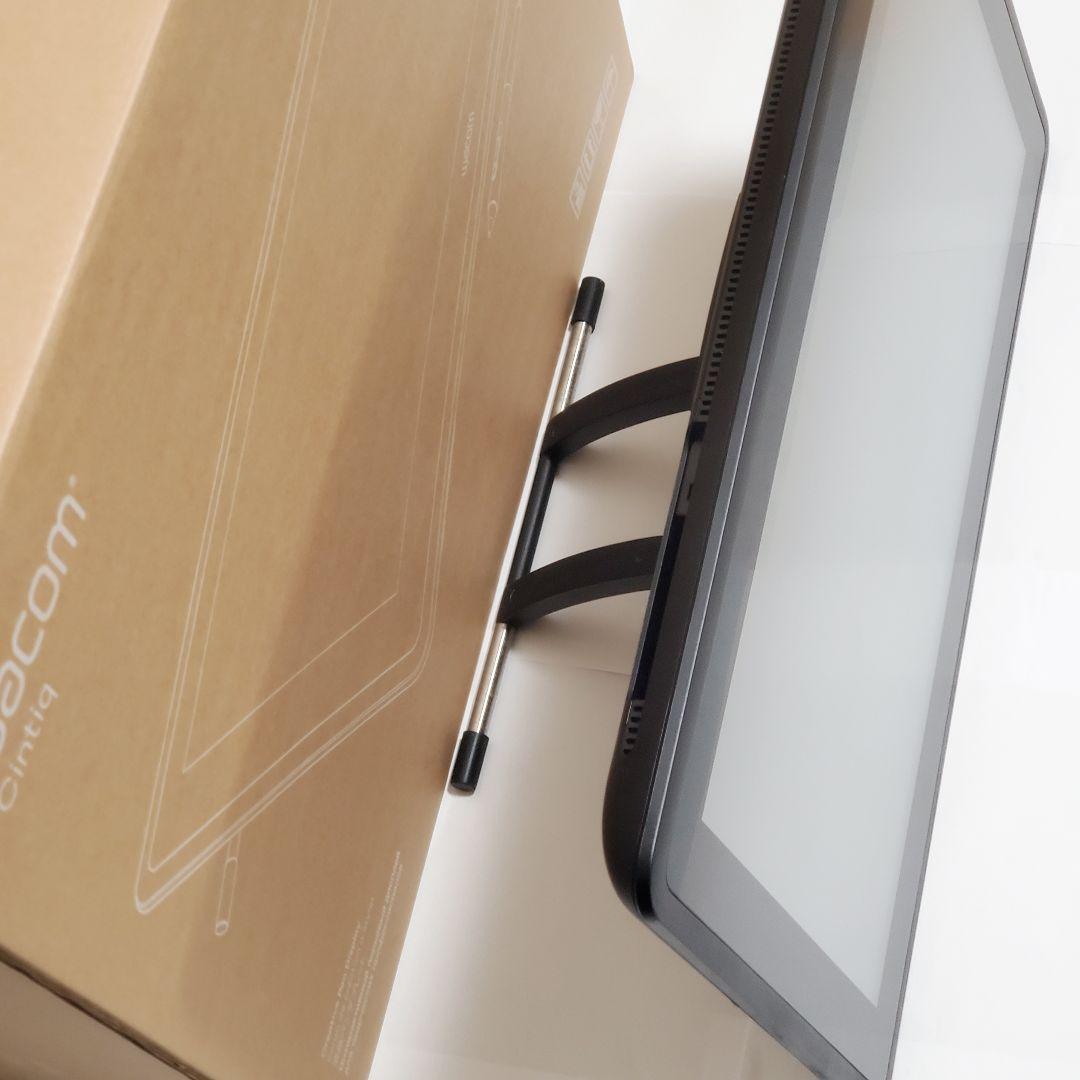 ワコム液タブ【21.5インチ】※外箱付き（内箱、ガイド付属無し）