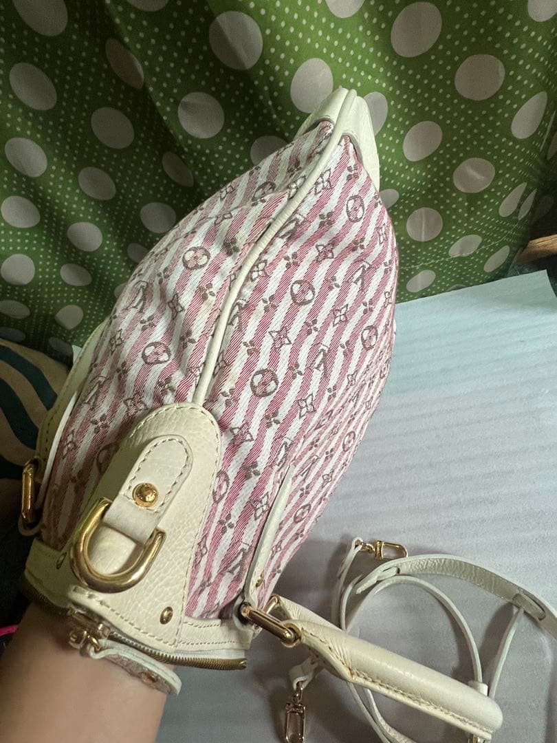 ピンクとホワイトのグラニーバッグ luis vuitton