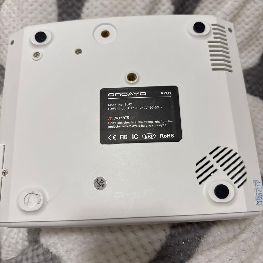 ONKYO ホワイト プロジェクター 本体