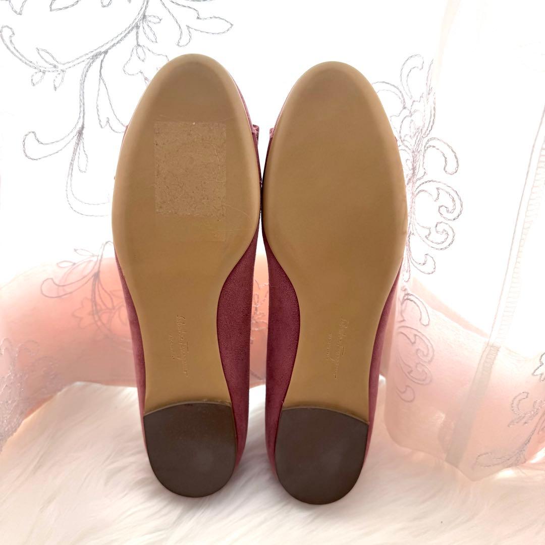 【新品未使用♡最終値下げ】Ferragamo フェラガモ ヴァラリボン スエード