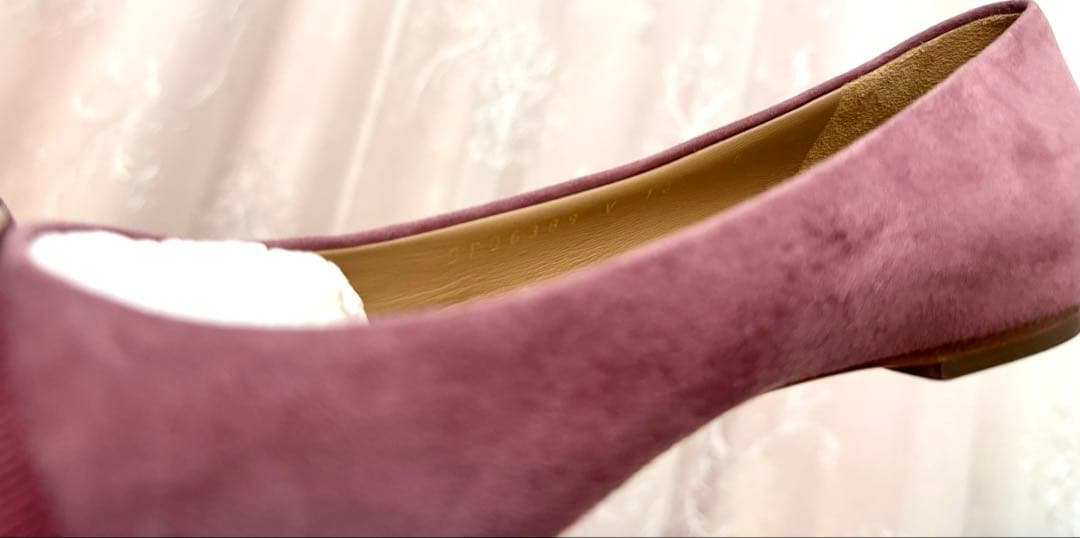 【新品未使用♡最終値下げ】Ferragamo フェラガモ ヴァラリボン スエード