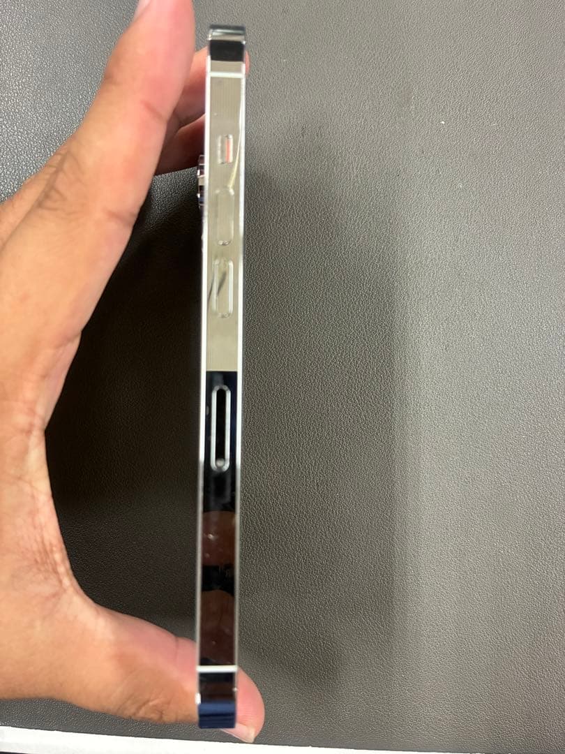 Apple iPhone 14 Pro 本体