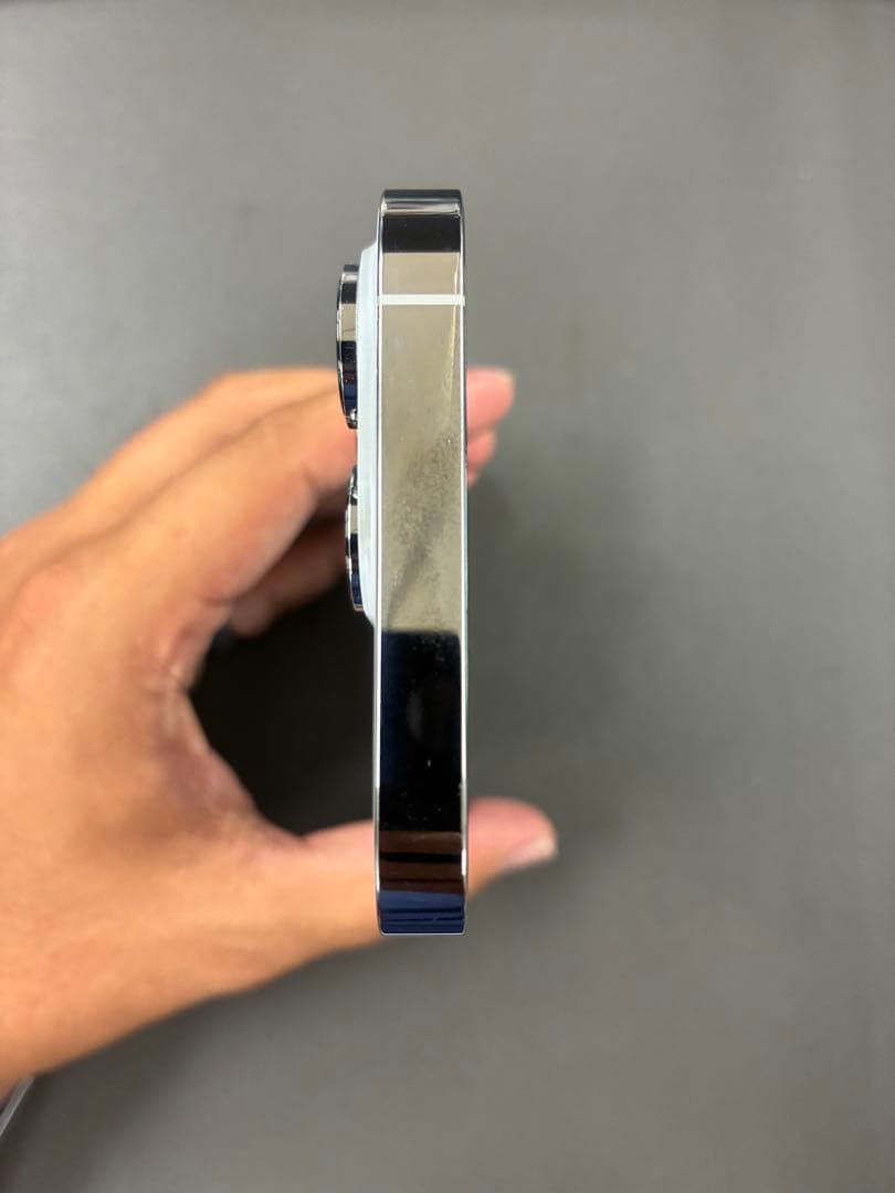 Apple iPhone 14 Pro 本体