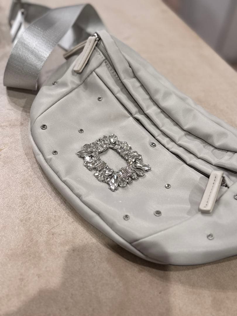 DIANA ビジューボディバッグ ライトグレー