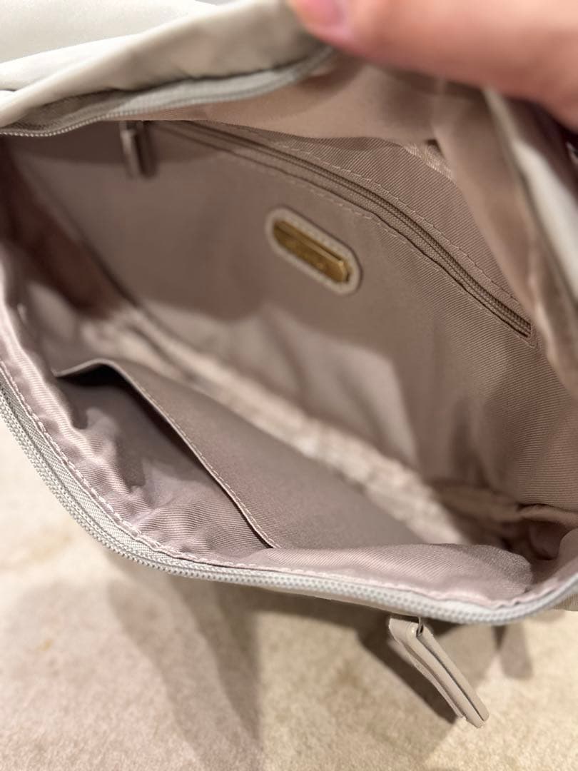 DIANA ビジューボディバッグ ライトグレー