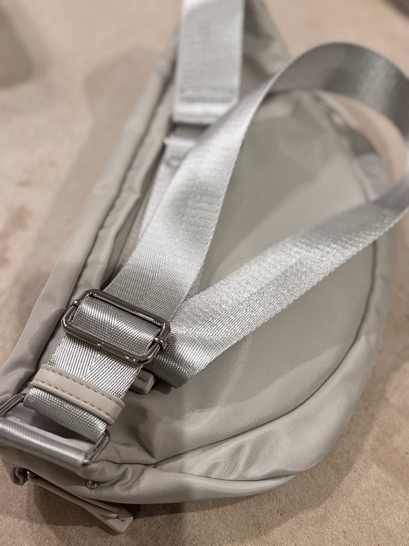 DIANA ビジューボディバッグ ライトグレー