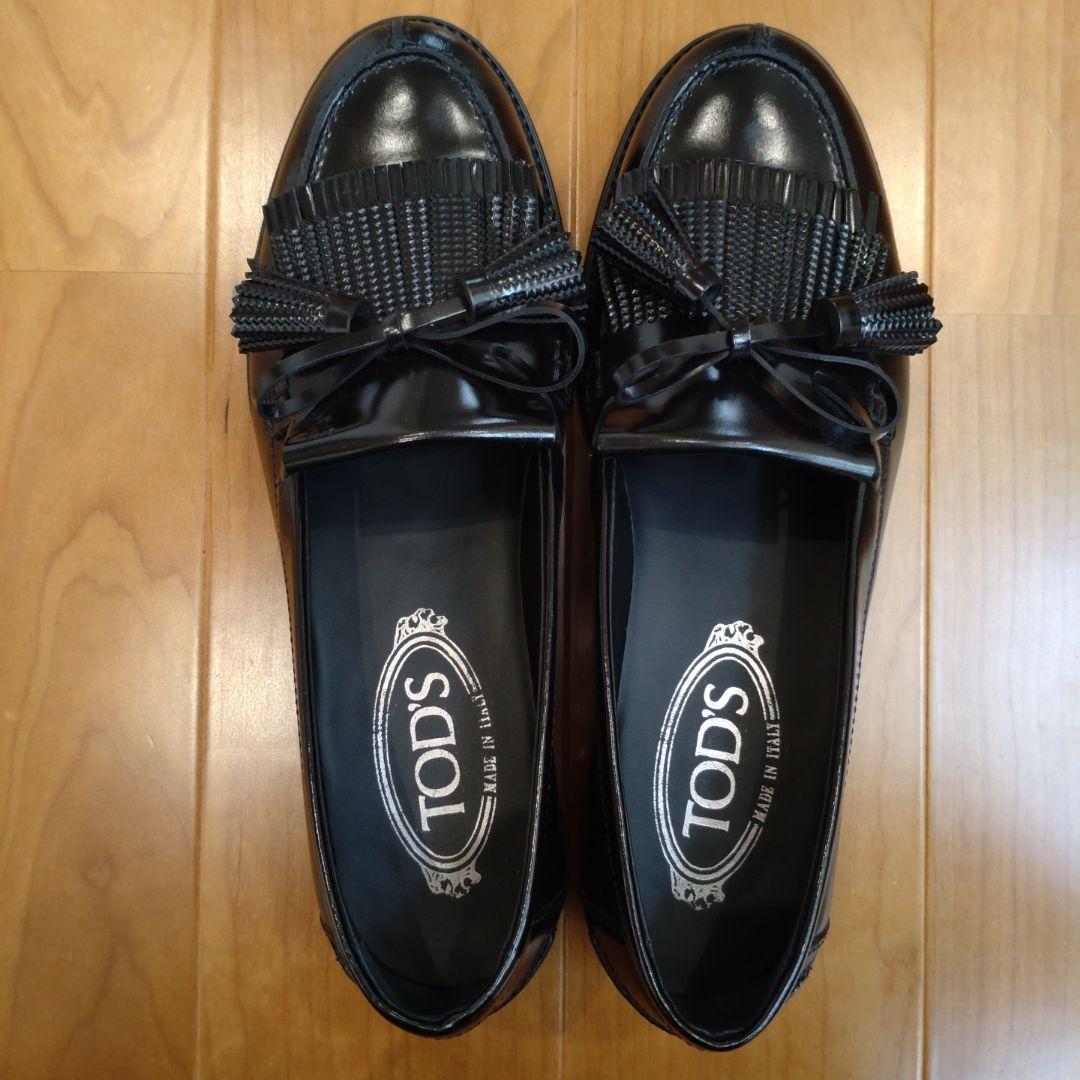 TOD'S ブラック フリンジ ローファー
