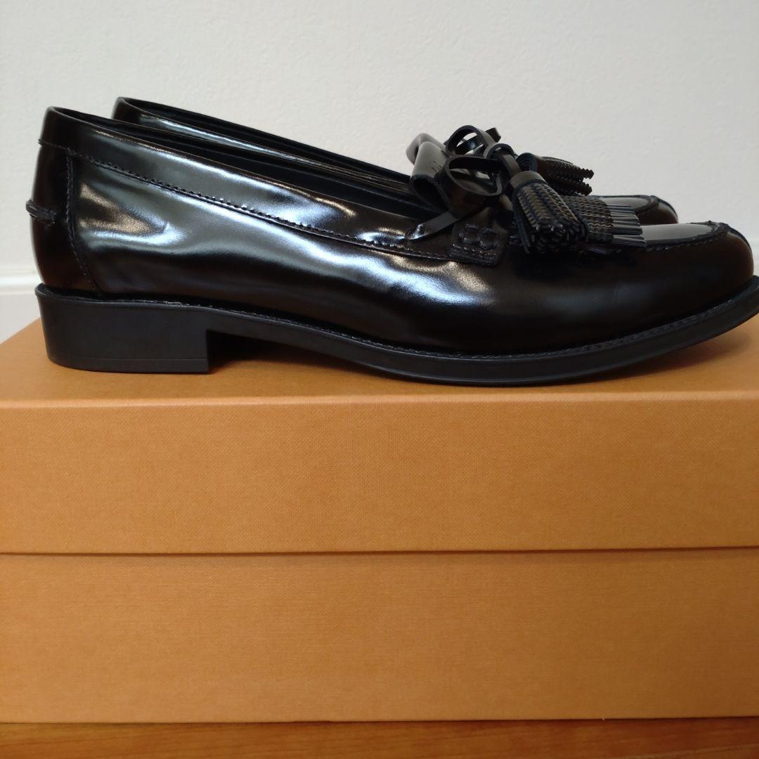 TOD'S ブラック フリンジ ローファー