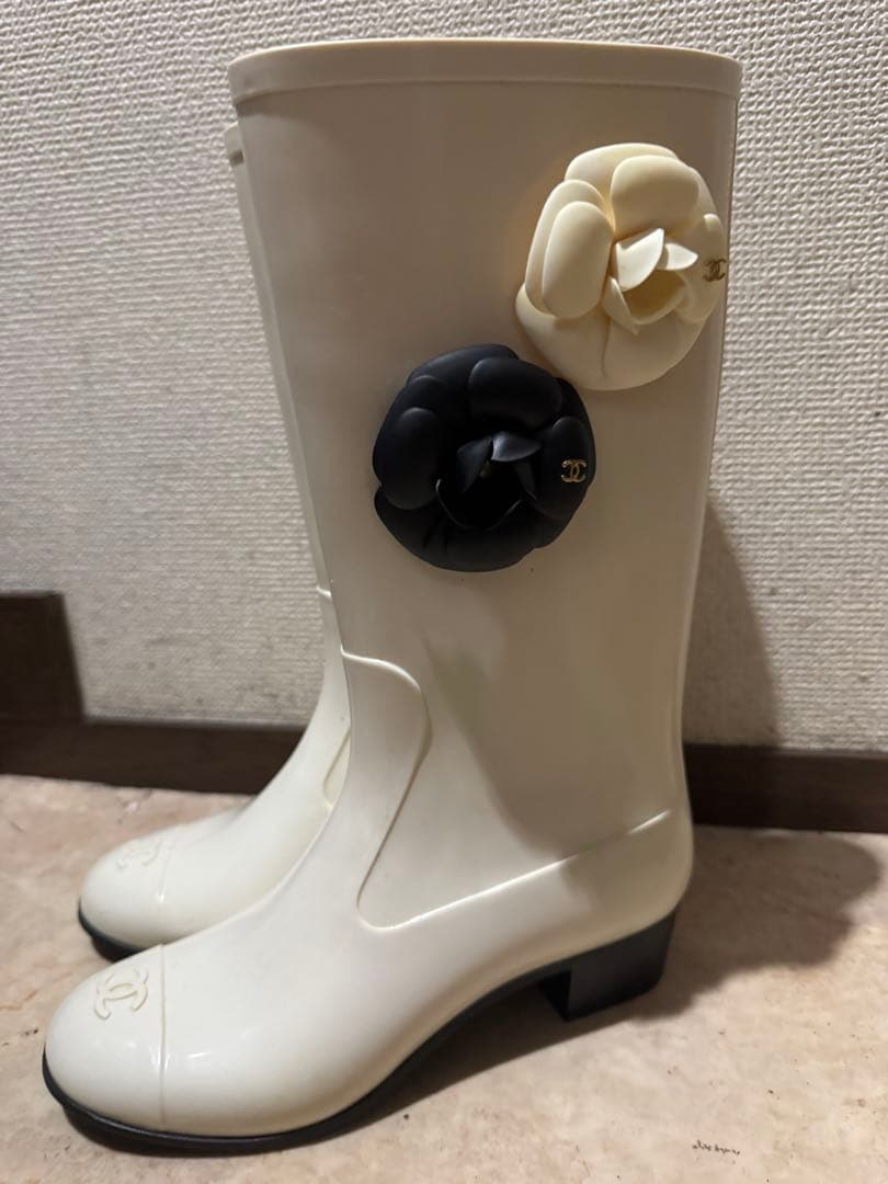 最終価格！CHANELホワイト カメリアレインブーツ 花モチーフ