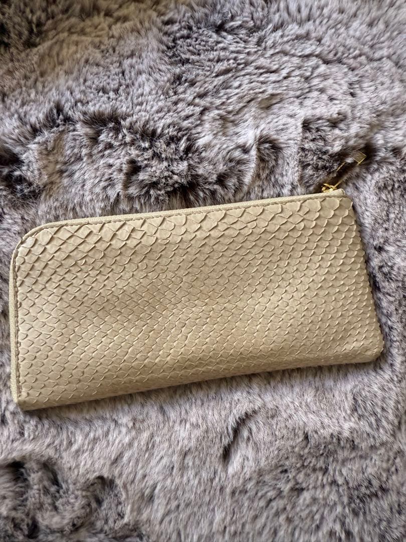 HerSchedule クリーミーモンブラン」チェレットパイソン長財布　L字