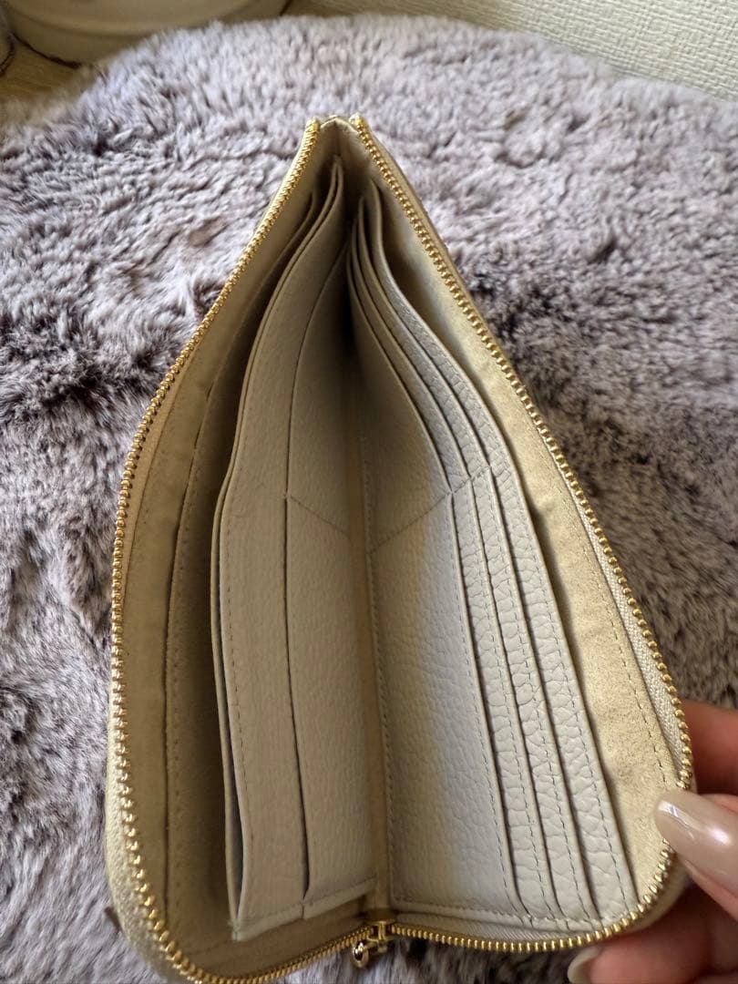 HerSchedule クリーミーモンブラン」チェレットパイソン長財布　L字