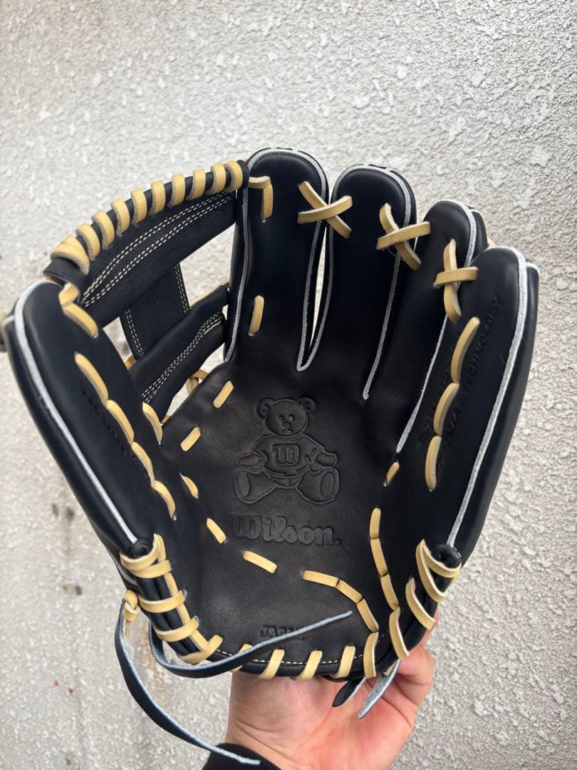 ウィルソン 硬式野球グローブ 黒白ストライプ