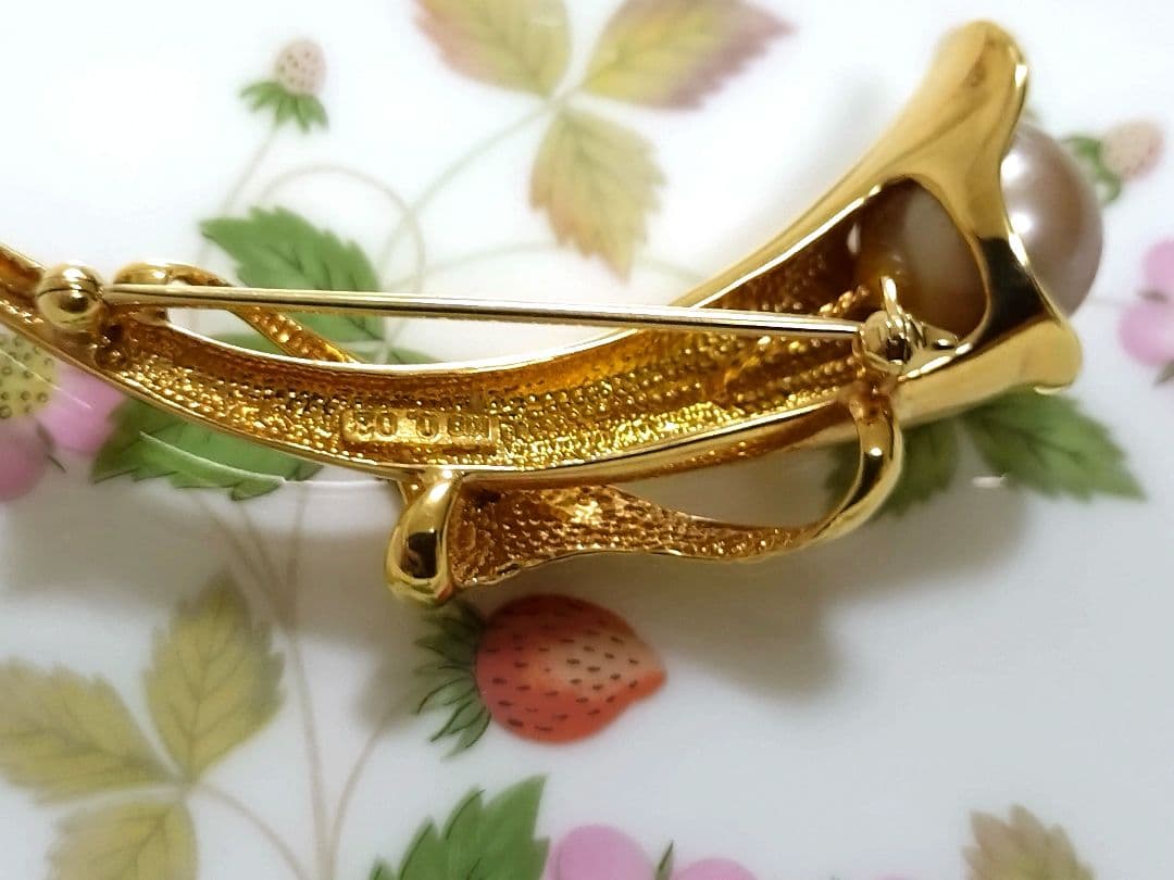 ★ままんれーぬ★　ゴールデンパール　ブローチ　重量12.61g