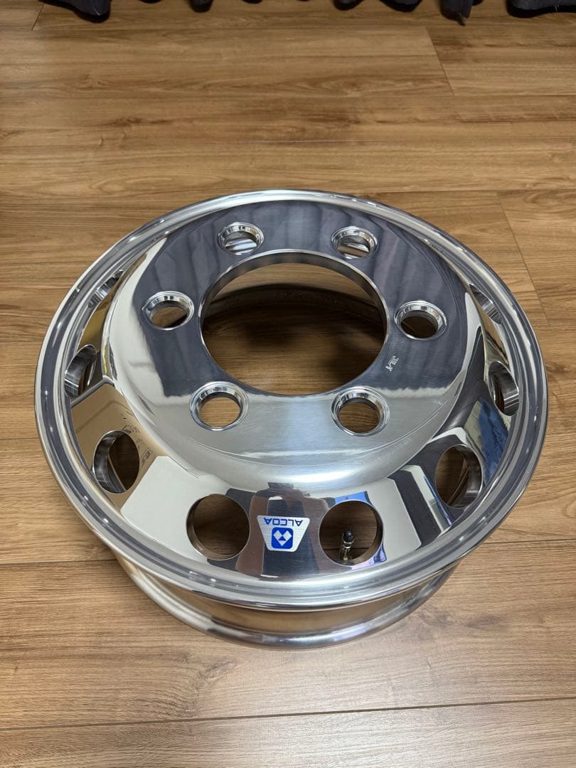 アルコア　4tアルミホイール　17.インチ