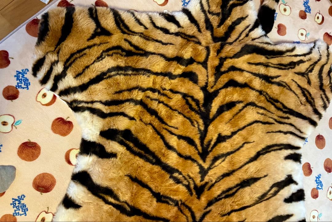 虎　トラ　タイガーマット　フロアマット　敷物　カーペット　絨毯　匿名配送