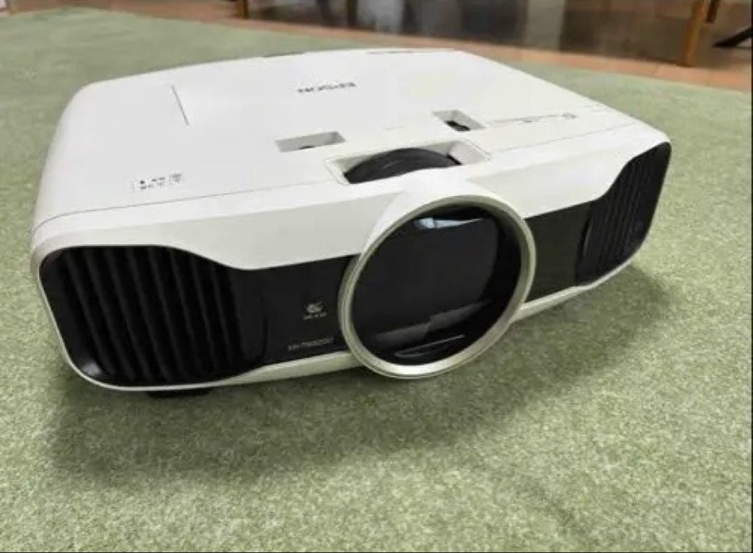 Epson EH-TW8200 プロジェクター本体