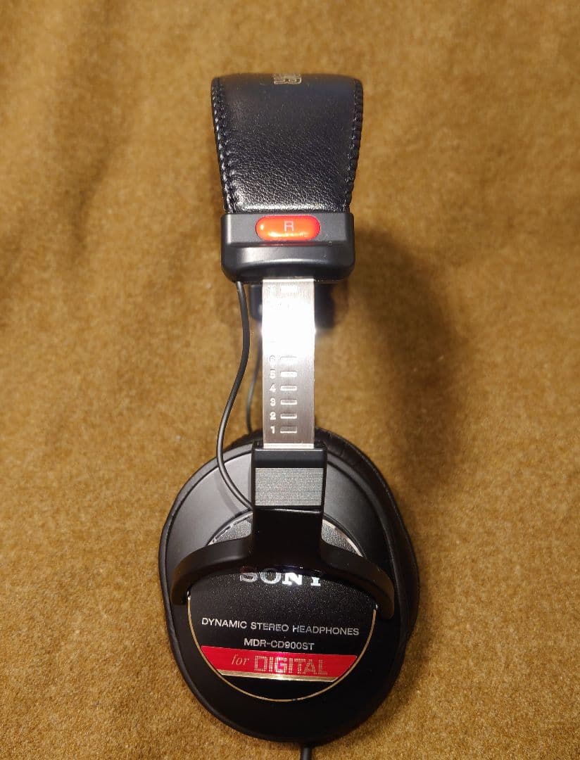 SONY スタジオモニターヘッドホンMDR-CD900ST