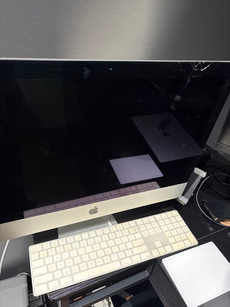 iMac Retina 4K 21.5インチ 2019 画面割れあり