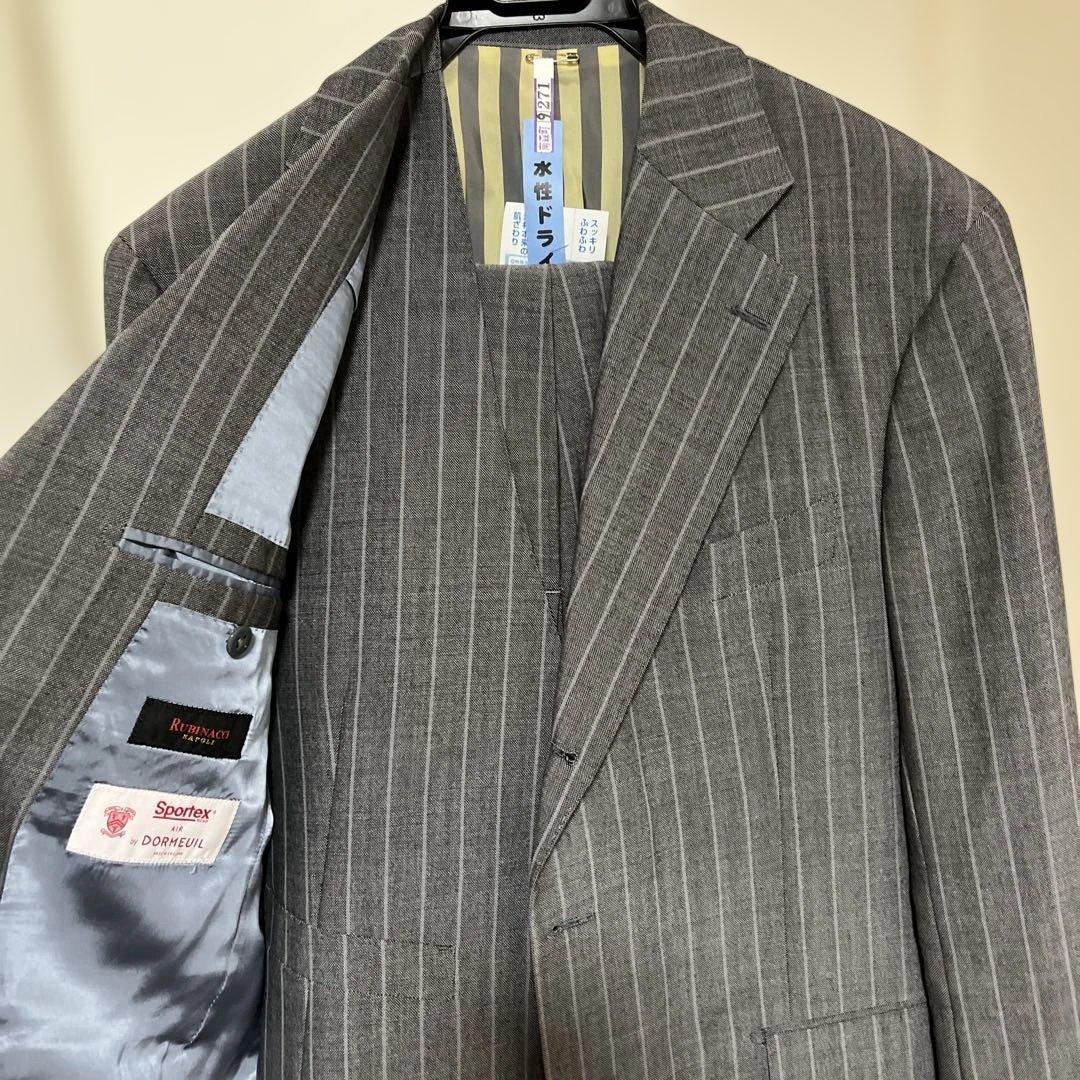 【ピンクの猫】Rubinacci ストライプ ビジネススーツ グレー