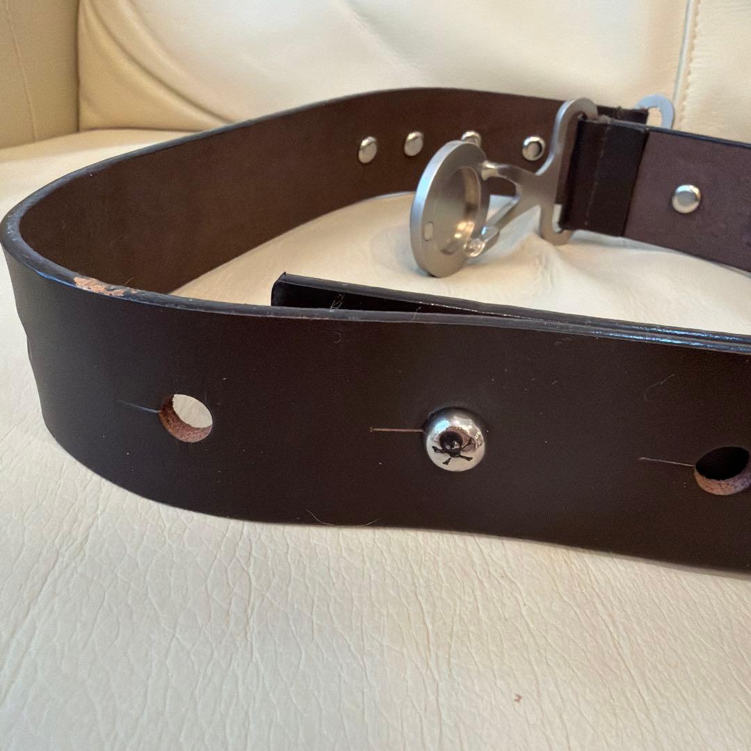 【Vivienne Westwood】シルバー盾型バックルの茶色ベルト