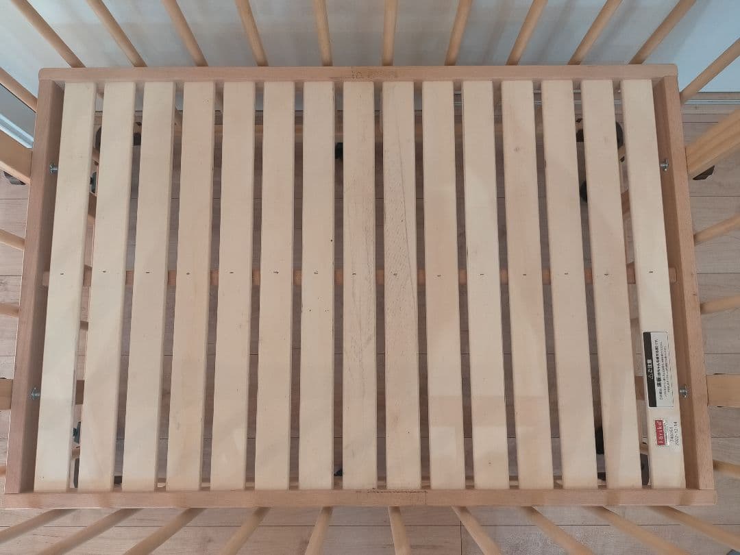 【美品】ファルスカ　ベビーベッド　ベッドサイド　キャスター付き