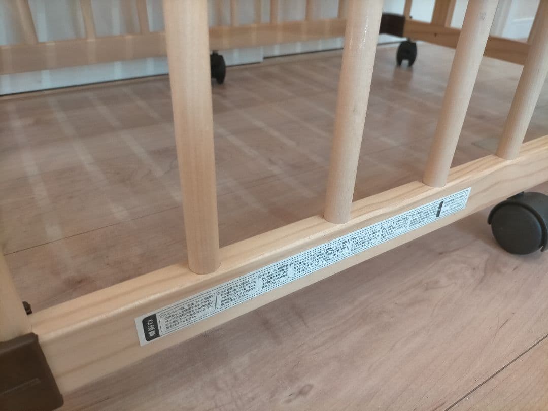 【美品】ファルスカ　ベビーベッド　ベッドサイド　キャスター付き