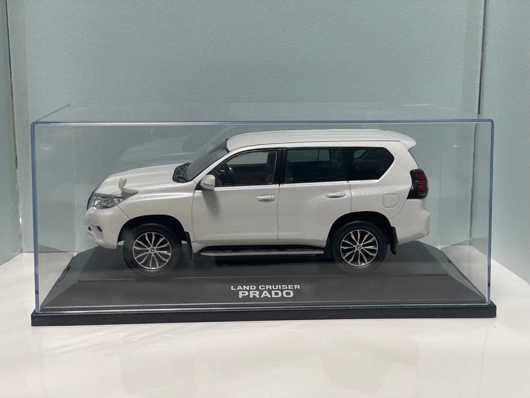 トヨタ　ランドクルーザープラド　ミニカー（1/30 ダイキャスト）