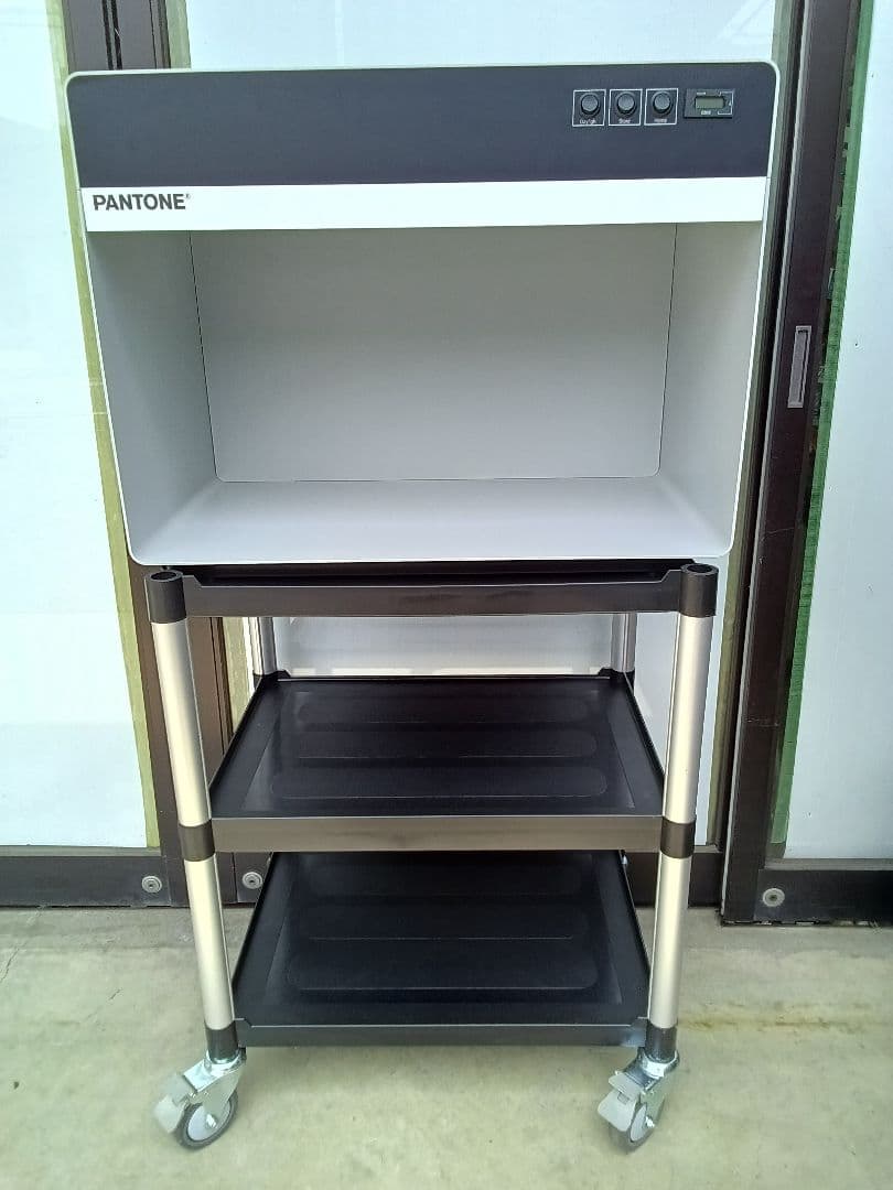 撮影ブース X-Rite PANTONE 3 Light Booth ②