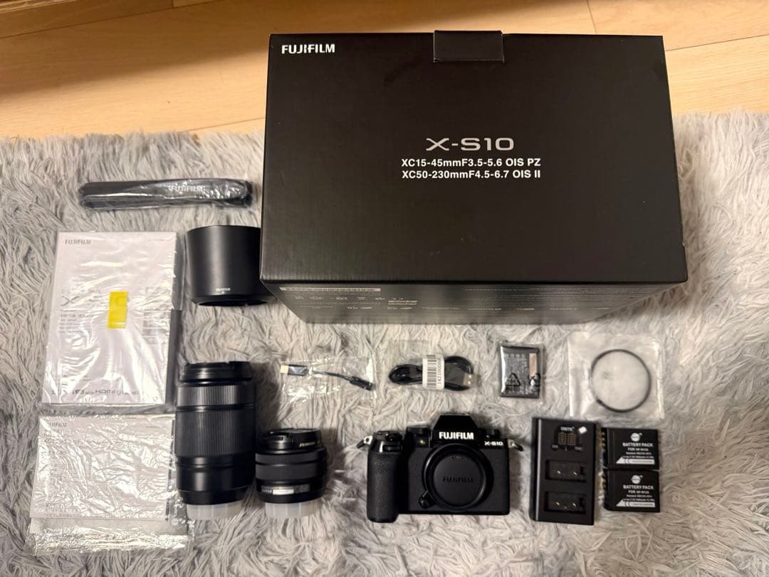 Fujifilm X-S10 ミラーレスカメラ ダブルレンズキット　一眼レフ