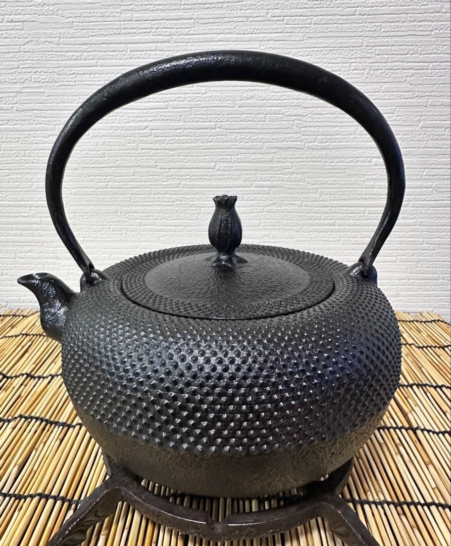 ほぼ未使用品 南部虎山工房造 １５型 姥口アラレ　南部鉄瓶　南部鉄器　鉄瓶