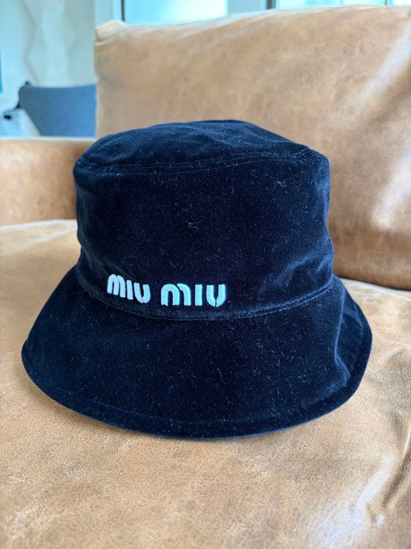 miumiu (ミュウミュウ) バケットハット 帽子 ロゴ刺繍 ブラック L