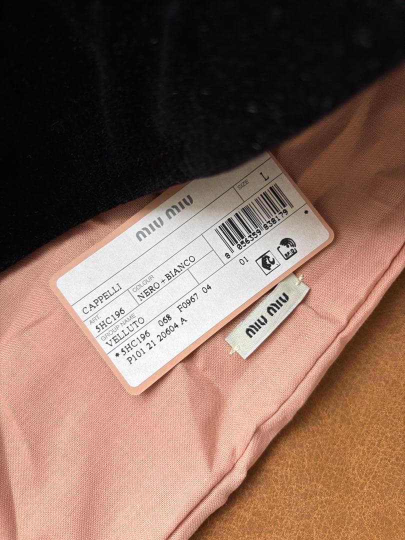 miumiu (ミュウミュウ) バケットハット 帽子 ロゴ刺繍 ブラック L