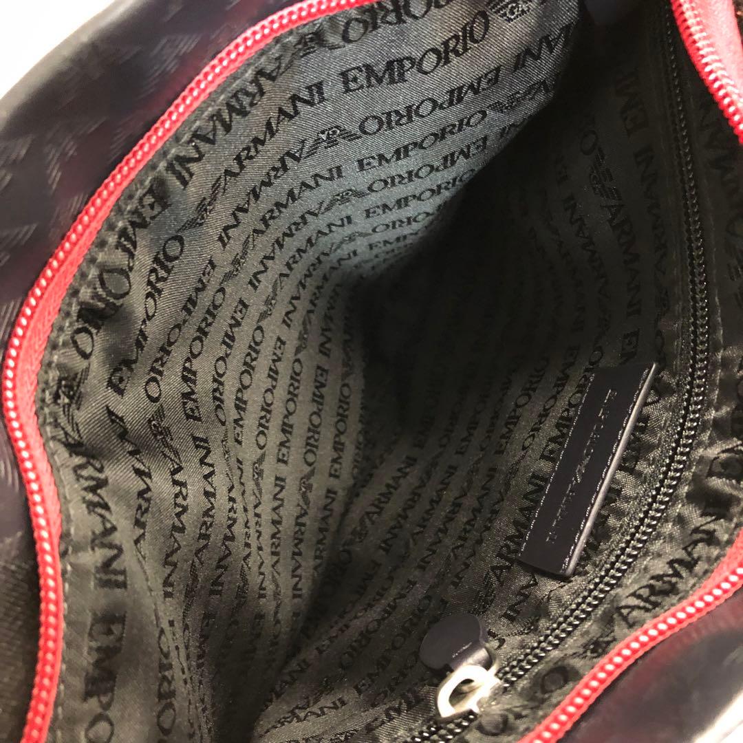 美品✨　EMPORIO ARMANI ショルダーバッグ　薄型　ブラック　レッド