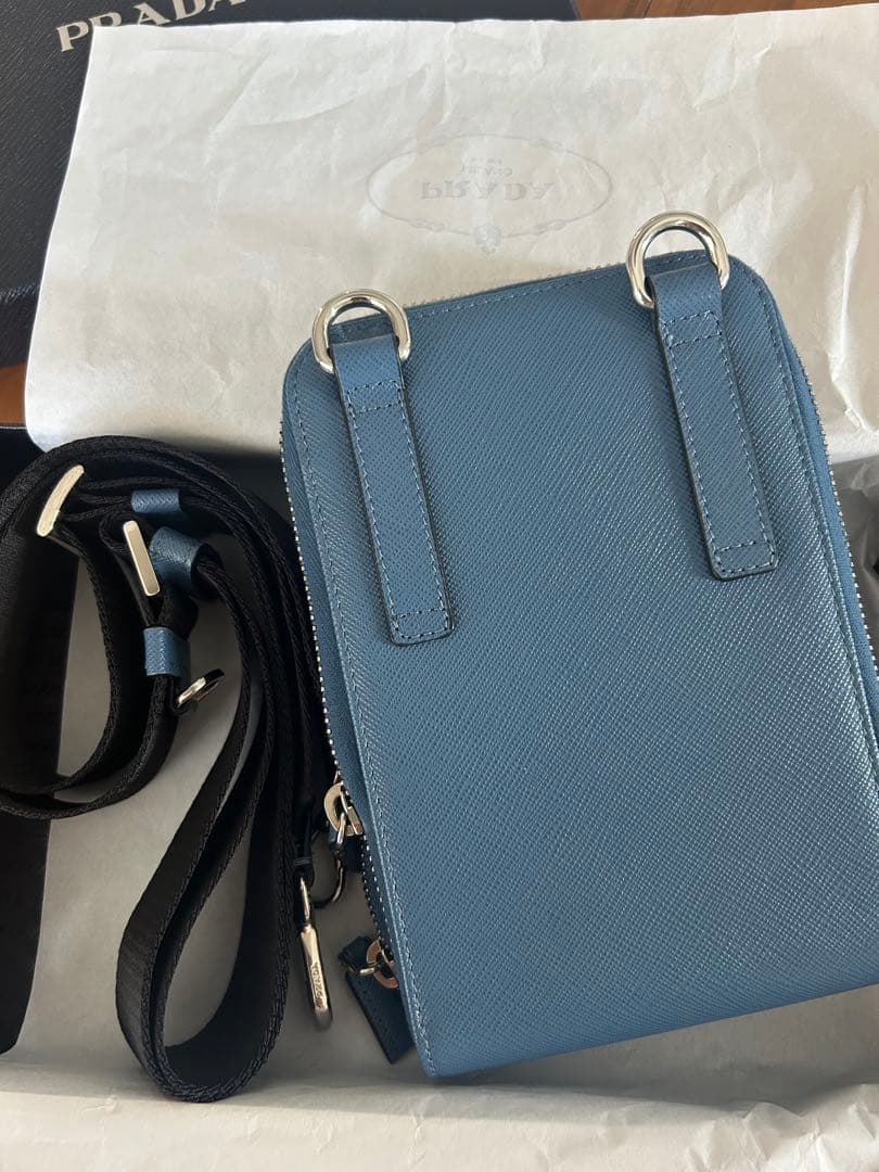 プラダ ショルダーバッグ スマホケース サフィアーノ　未使用品