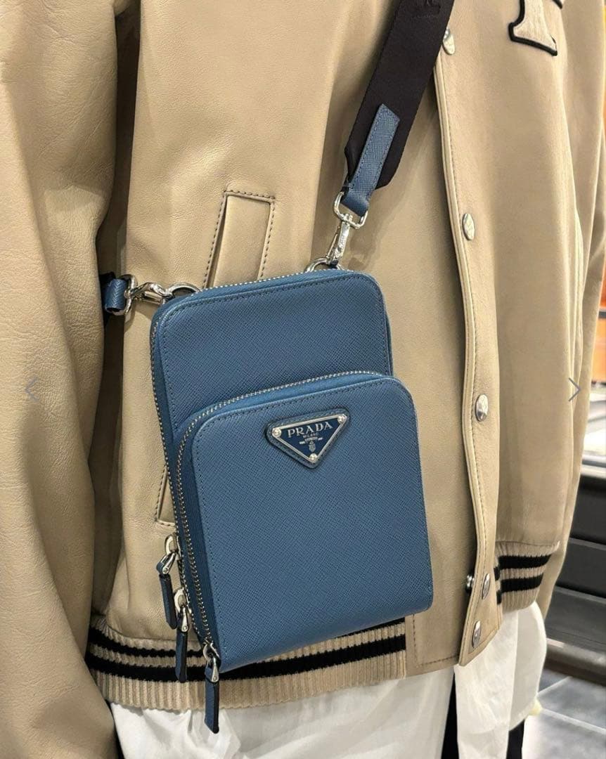 プラダ ショルダーバッグ スマホケース サフィアーノ　未使用品