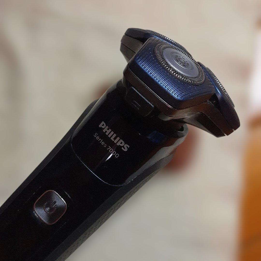 PHILIPS 電気シェーバー Series 7000　7786 2022年製