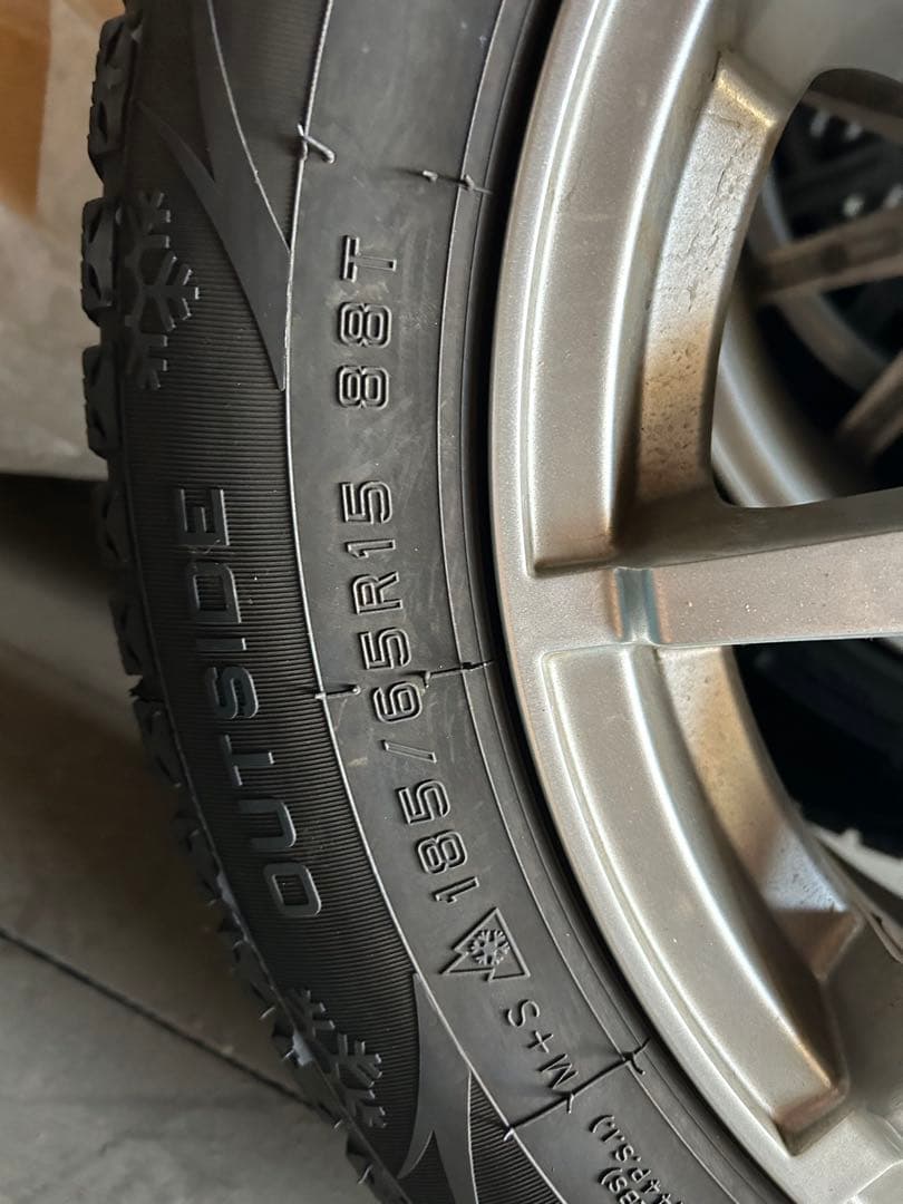 スタッドレスタイヤ　185 65 R15 フリードに使用