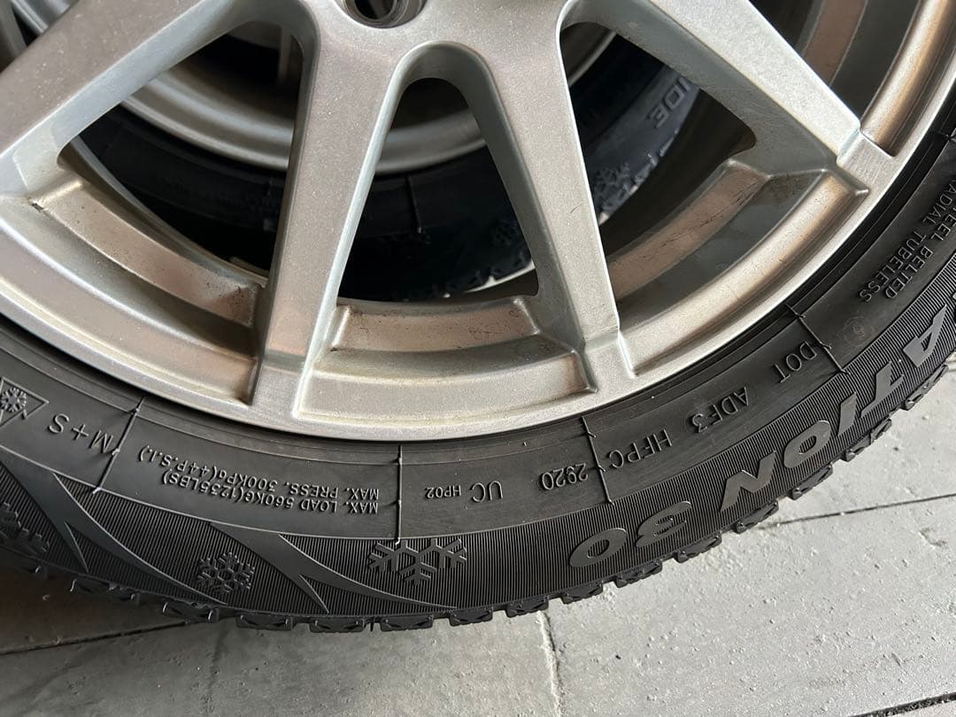 スタッドレスタイヤ　185 65 R15 フリードに使用