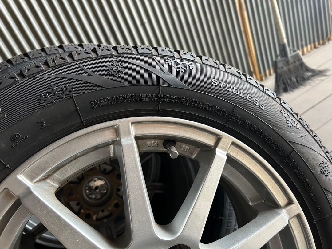 スタッドレスタイヤ　185 65 R15 フリードに使用