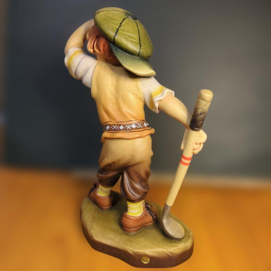 イタリア　アンリ社　木彫りの人形 ゴルフ少年　という作品