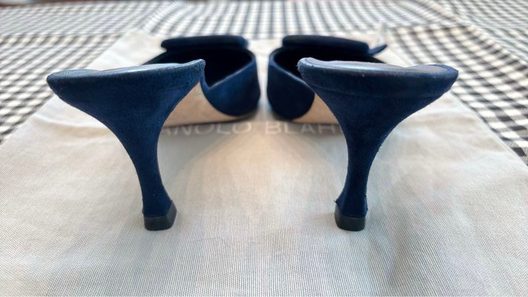 マノロブラニク　7㎝ミュール35.5ネイビー