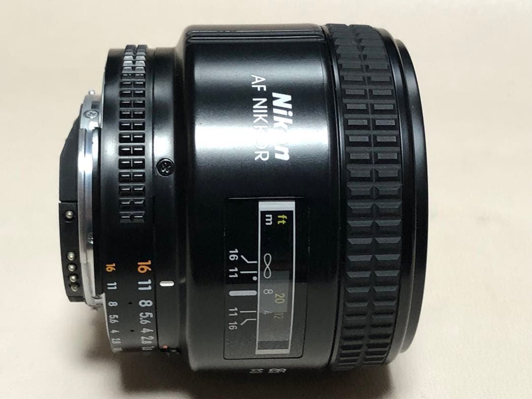 AF NIKKOR 85mm f/1.8 D レンズ