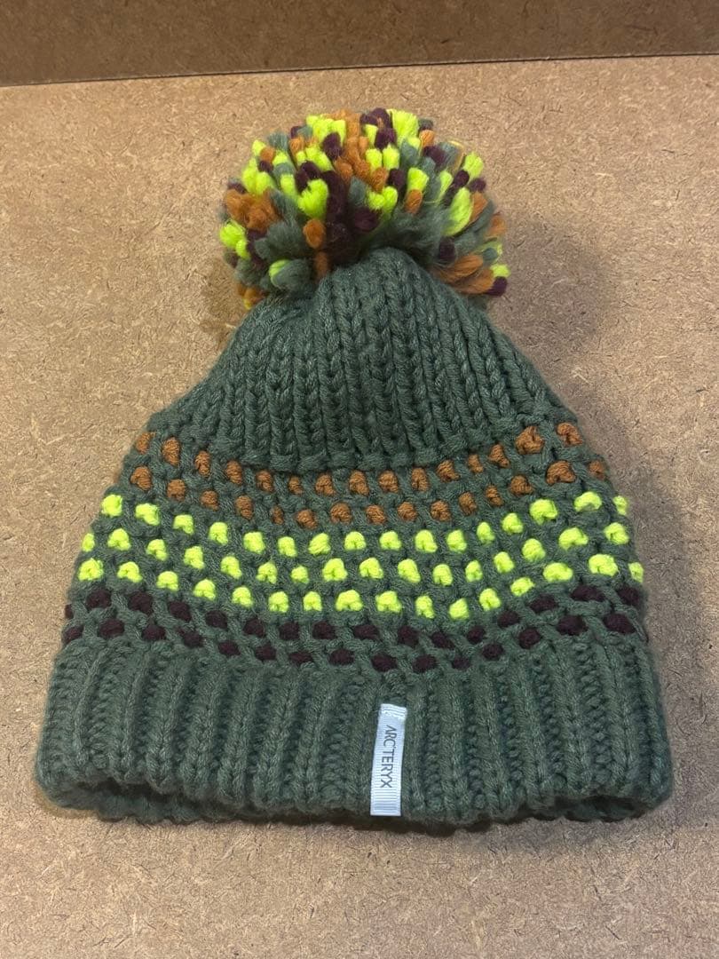 【希少】ARC'TERYX アークテリクス　ポンポン付きニット帽