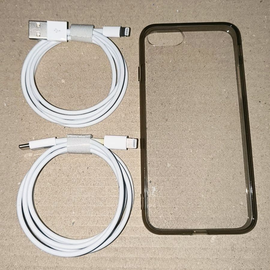 Apple iPhone SE3 64GB SIMフリー おまけ付き