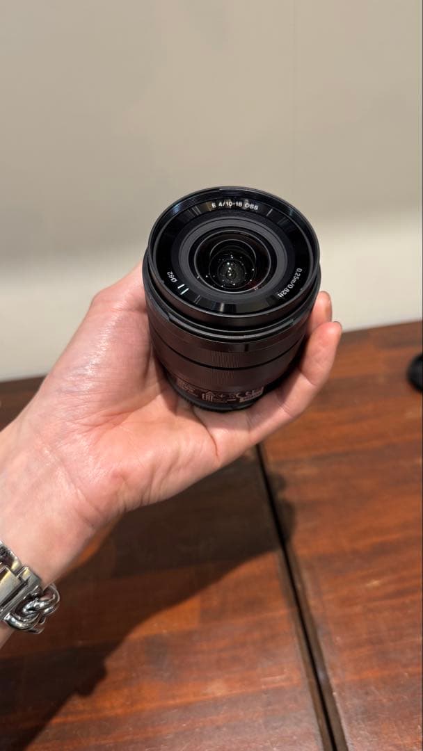SONY E 10-18mm F4 OSS レンズ