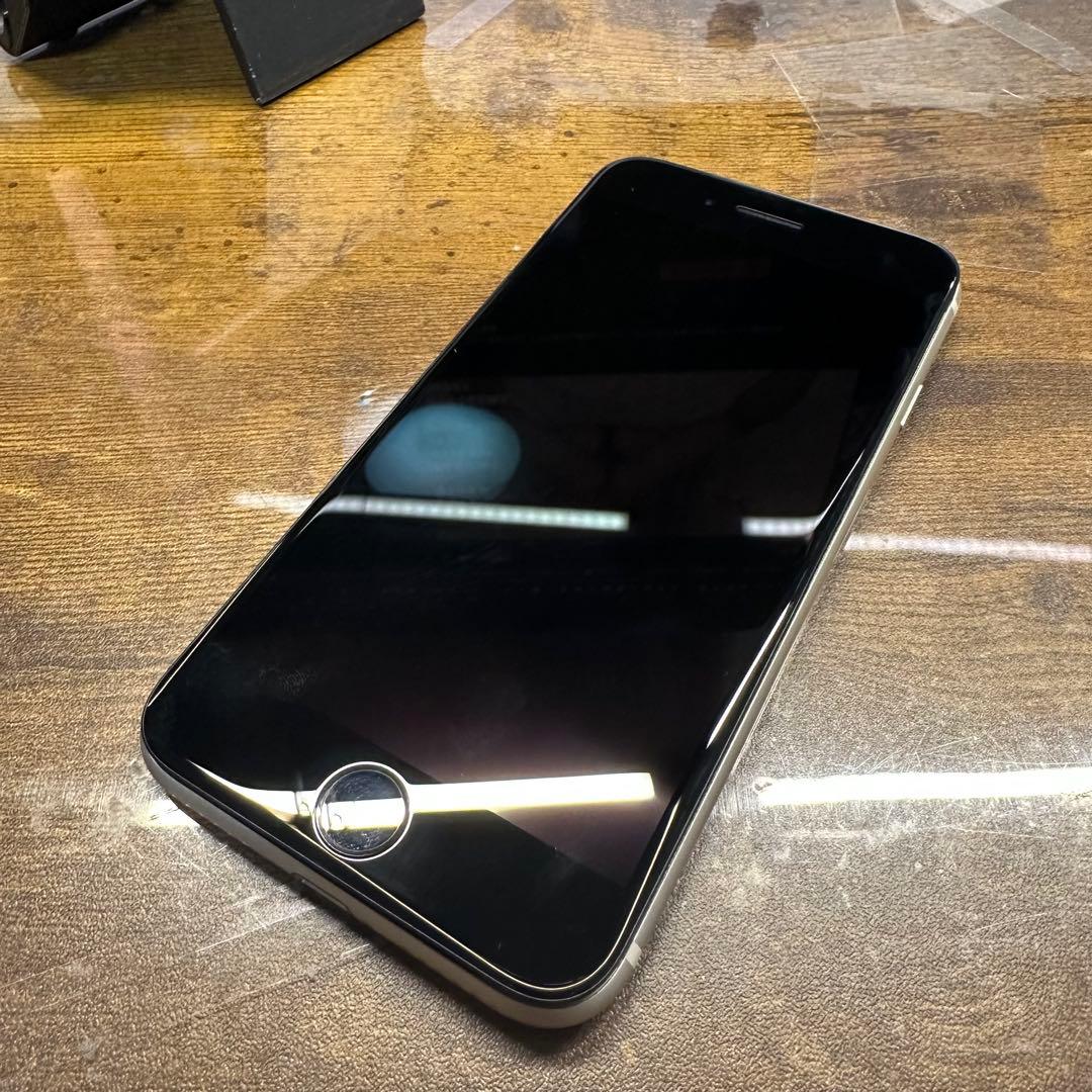iPhoneSE3 128GBホワイト SIMフリー バッテリー100%